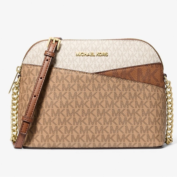 Michael Kors Handbags - Michael Kors NEW WITH TAGS Jet Set Travel Medium Signature Dome Crossbody Bag 🐪🐫